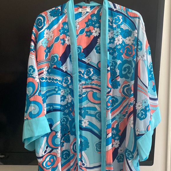 Kensie Coverup - Picture 1 of 8